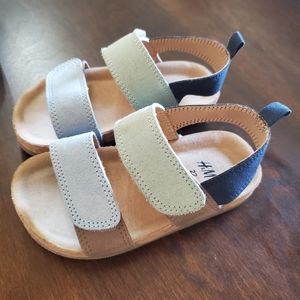H&M toddler sandals, size 22